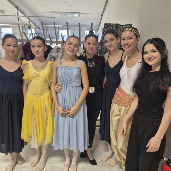 Einige unserer fantastischen Tänzerinnen mit Frau Kouril