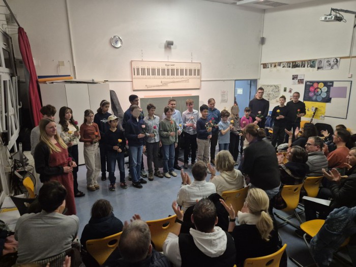 Alle Solistinnen und Solisten mit den Musiklehrern